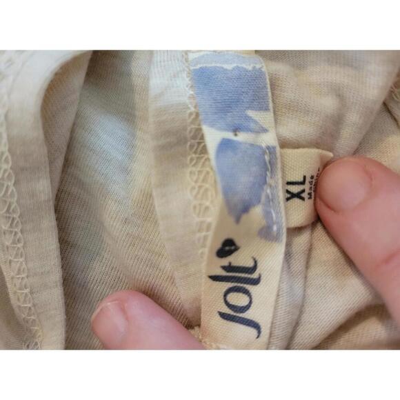 Jolt XL cream with embroidered flowers & beading tank top - Picture 3 of 5